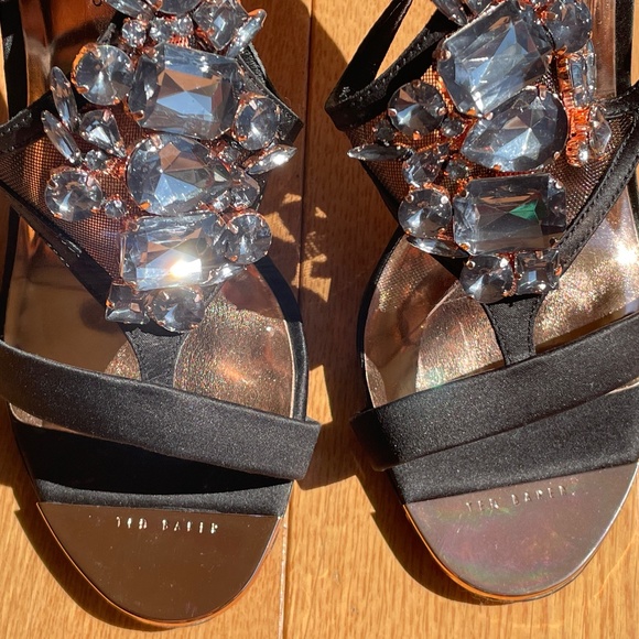 Gorgeous Brand New Ted Baker Liosa Strappy Jewelled Black Heels Shoes - Picture 10 of 16
